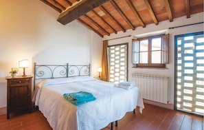 1 chambre, lit parapluie, Wi-Fi gratuit, draps fournis