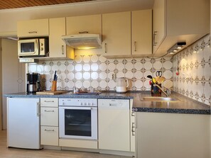 Kühlschrank, Mikrowelle, Ofen, Geschirrspüler