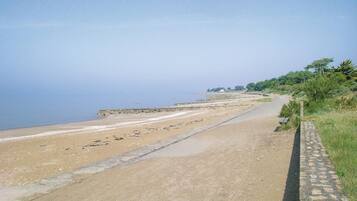 Una spiaggia nelle vicinanze