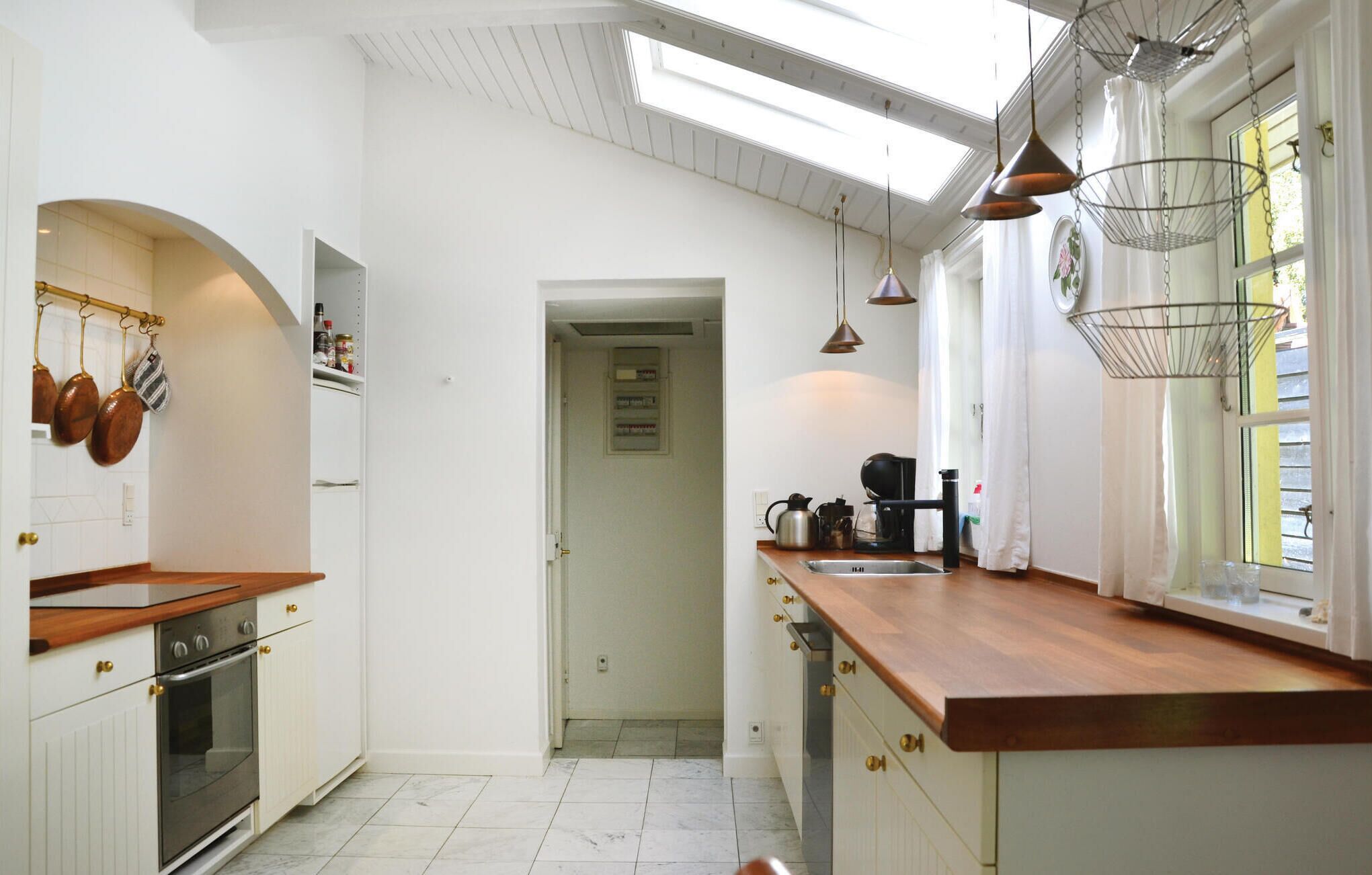 Fridge, stovetop, dishwasher, coffee/tea maker