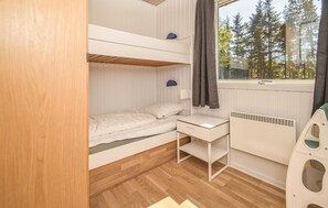4 bedrooms, travel cot, free WiFi