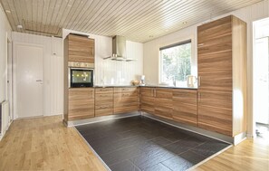 Réfrigérateur, surface de cuisson, lave-vaisselle, cafetière-théière