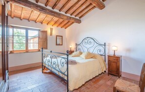 4 bedrooms, travel crib, free WiFi, bed sheets