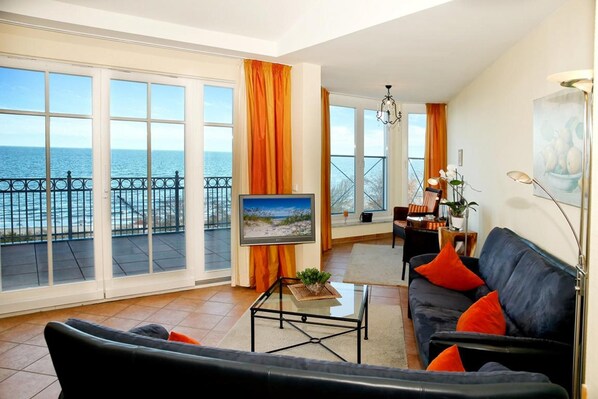 TV - (60) 3-room apartment with balcony - direct lake view - apartment house (Kühlungsborn)