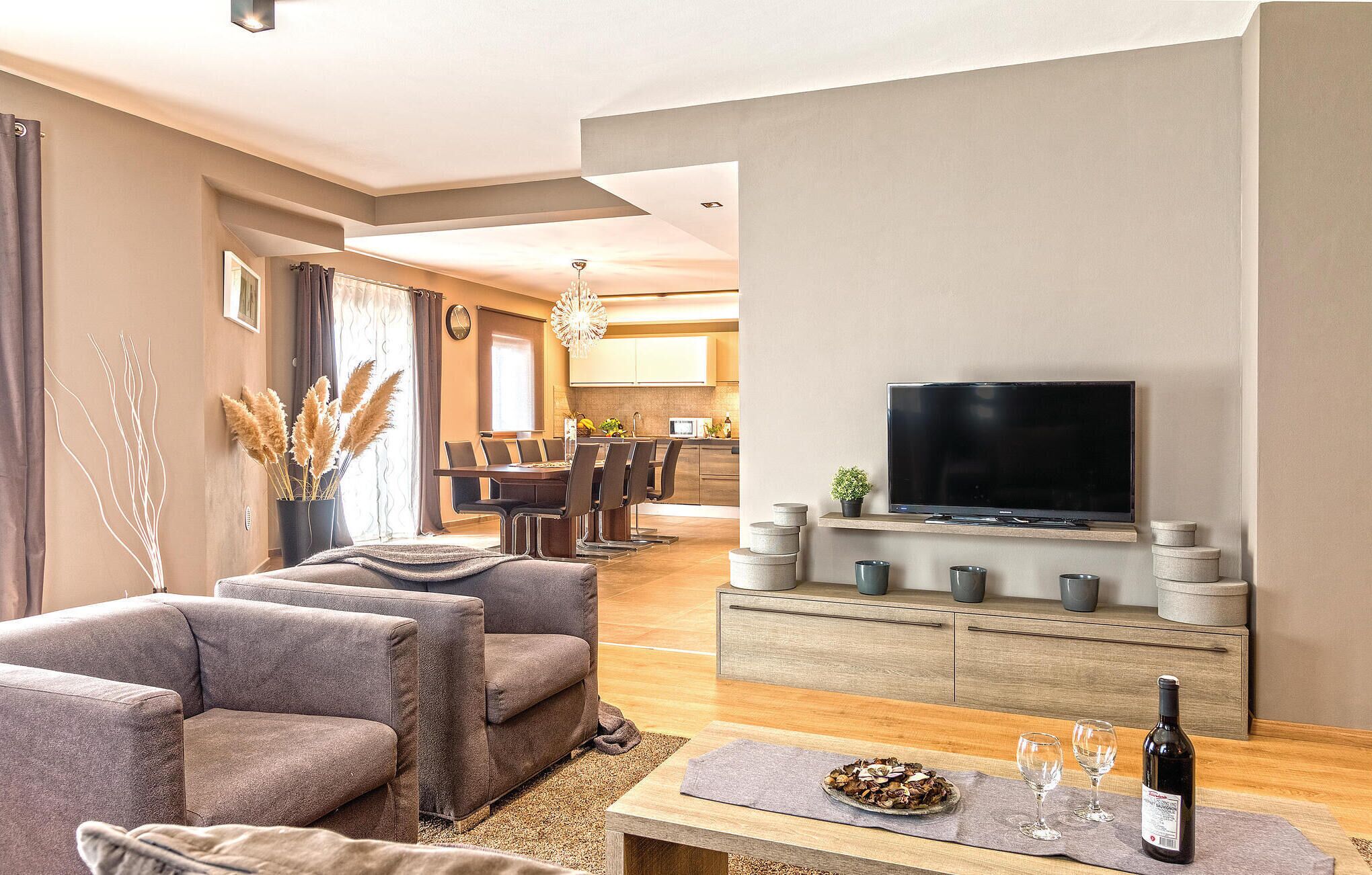 TV, DVD-spiller og fotballspill