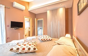 4 bedrooms, travel cot, free WiFi, bed sheets - Awesome home in Trosti (Trosti)