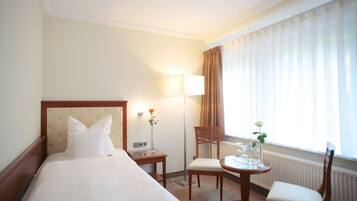 2 chambres, coffres-forts dans les chambres, bureau, lit parapluie