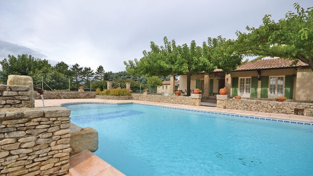 A swimming pool with stone walls and a stone structure on one side. - 3 bedroom amazing home in Lagnes (Lagnes)