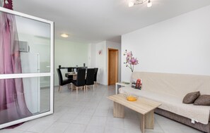 TV - Beautiful apartment in Cizici with WiFi (Cizici)