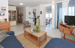 Smart TV - Beautiful home in Okrug Donji with WiFi (Okrug Donji)