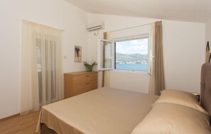 4 dormitorios, cuna de viaje, wifi gratis y ropa de cama