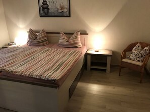 2 bedrooms, travel cot, WiFi, bed sheets