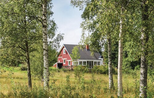 Nice home in Lenhovda with WiFi