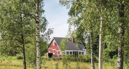 Nice home in Lenhovda with WiFi