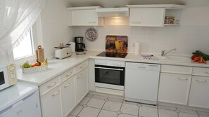 Køleskab, mikrobølgeovn, ovn, opvaskemaskine