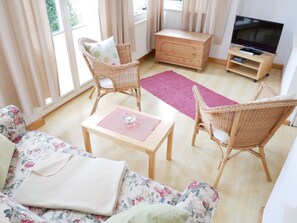 TV - Vacation apartment 2 - mezzanine floor - villa in Heringsdorf *400m from the Baltic Sea beach* (Heringsdorf)