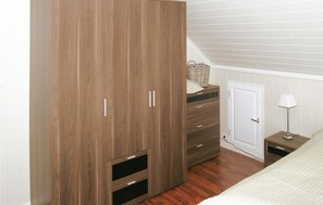 4 soverom, wi-fi (inkludert) og sengetøy