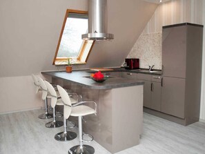 Refrigerador, microondas, horno, lavavajillas