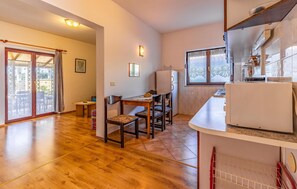 Fridge, stovetop, dishwasher, coffee/tea maker