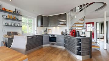 Kühlschrank, Mikrowelle, Ofen, Geschirrspüler