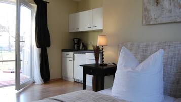 1 bedroom, desk, bed sheets