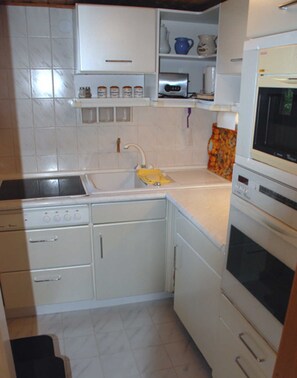 Kühlschrank, Ofen, Hochstuhl