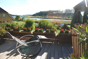 Unclassified image, 4 of 21, button - Ferienappartement Having - Holiday apartments under a thatched roof with lake view (Sellin)