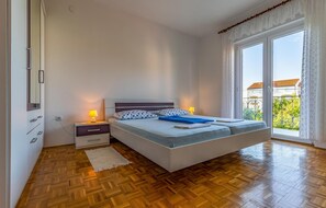 3 quartos, Wi-Fi de cortesia, roupa de cama