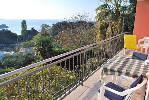 Loma-asunto 150 metrin p��ässä Adrianmeren