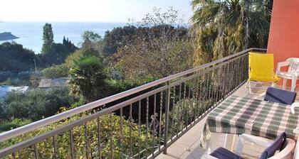 Loma-asunto 150 metrin p��ässä Adrianmeren