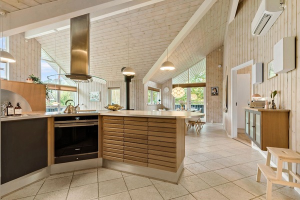 Geladeira, fogão, lava-louças, cafeteira/chaleira