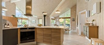 Beautiful home in Ebeltoft with WiFi