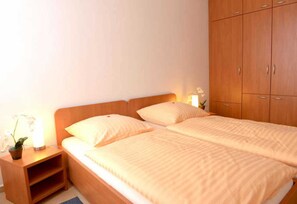 Unclassified image, 4 of 10, button - Vacation apartment 6 - 80sqm (2-6 persons) - Weichaer Hof FBS Sonja Fritsch & Hagen (Weißenberg)