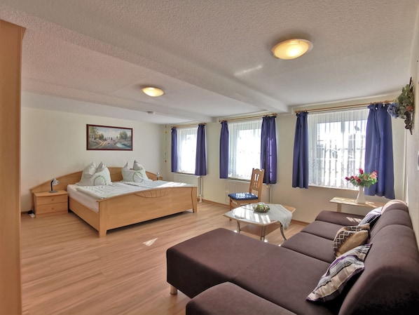 4 chambres, lit parapluie, Wi-Fi, draps fournis