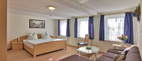 4 Schlafzimmer, Reisekinderbett, WLAN, Bettwäsche