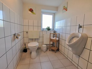 SĂšche-cheveux, serviettes fournies, savon, papier toilette