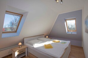 3 bedrooms, travel cot, WiFi - MB 3-room apartment no. 1 - Apartment in the house sea view (Wiek)