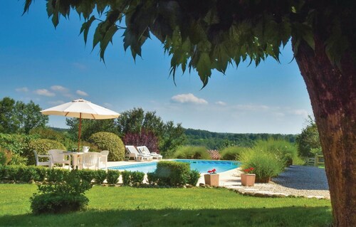 Amazing home in Suaux