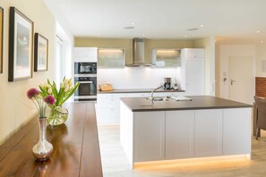 Køleskab, mikrobølgeovn, ovn, opvaskemaskine