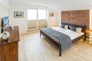 2 Schlafzimmer, Zimmersafe, Schreibtisch, Bügeleisen/Bügelbrett