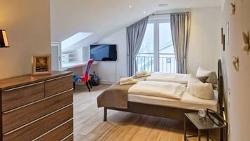2 Schlafzimmer, Zimmersafe, Schreibtisch, Bügeleisen/Bügelbrett
