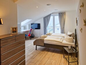 2 Schlafzimmer, Zimmersafe, Schreibtisch, Bügeleisen/Bügelbrett