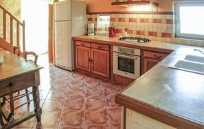 Frigorífic, microones, placa de cuina i rentaplats