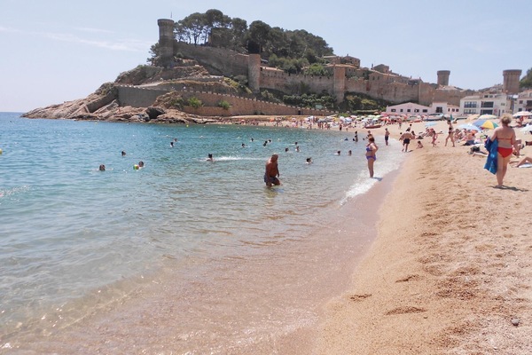 Perto da praia, prática de pesca