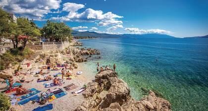 5 bedroom awesome home in Ledenice