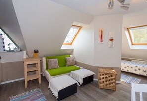 Unclassified image, 2 of 12, button