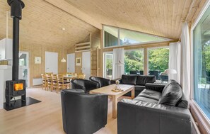 TV, fireplace - Nice home in Væggerløse with sauna (Væggerløse)