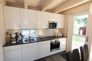 Kühlschrank, Mikrowelle, Ofen, Geschirrspüler