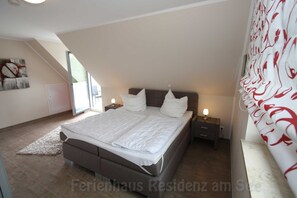 3 bedrooms, desk, travel cot, WiFi - Vacation home Residenz am See - Holiday home Residenz am See (50 meters from the (Göhren-Lebbin)