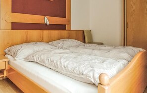 2 Schlafzimmer, Reisekinderbett, kostenloses WLAN, Bettwäsche